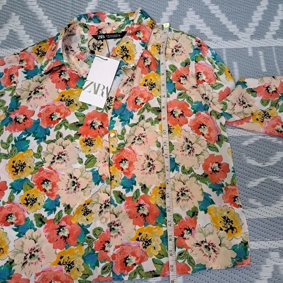 Zara Floral Cropped Button-Front Top in Multi-Color - Picture 9 of 9